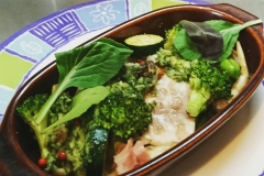 愛媛県八幡浜産真鯛と初夏の野菜のエスカルゴバター焼き